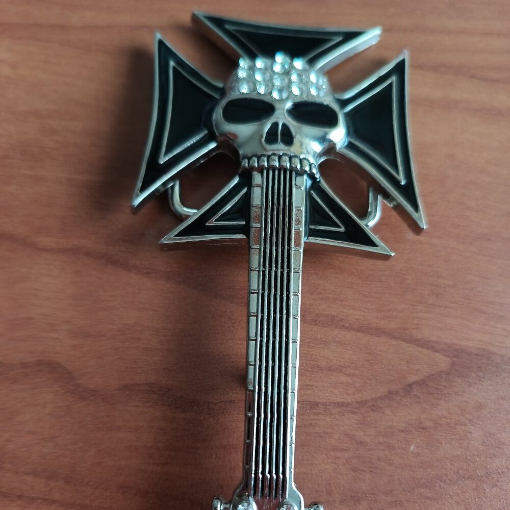 SILVER TONE  SKULL GUITAR BELT BUCKLE